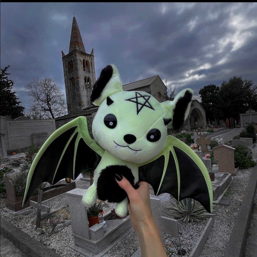 ISO Bat glow in the dark kreepture ISO